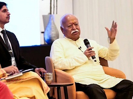 লন্ডনে দাঁড়িয়ে রাষ্ট্রীয় স্বয়ংসেবক সংঘের (আরএসএস) কাজের মূল দর্শন নিয়ে গুরুত্বপূর্ণ বার্তা দিলেন সংঘের সরসংঘচালক মোহন ভাগবত।