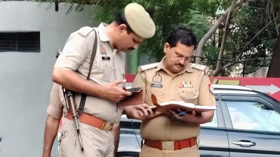 The three students were travelling from Haiderganj towards Chowk when the car crashed late on Saturday night. (Hindustan Times/ Representational image)