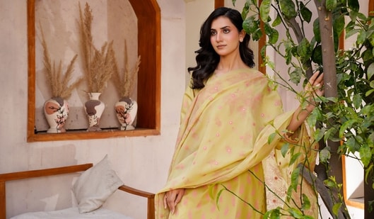 Hosting Ganpati at home? 8 Comfortable 4.7-rated kurta sets under <span class='webrupee'>₹</span>1,500 you can buy now
