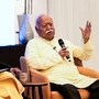 লন্ডনে দাঁড়িয়ে রাষ্ট্রীয় স্বয়ংসেবক সংঘের (আরএসএস) কাজের মূল দর্শন নিয়ে গুরুত্বপূর্ণ বার্তা দিলেন সংঘের সরসংঘচালক মোহন ভাগবত।