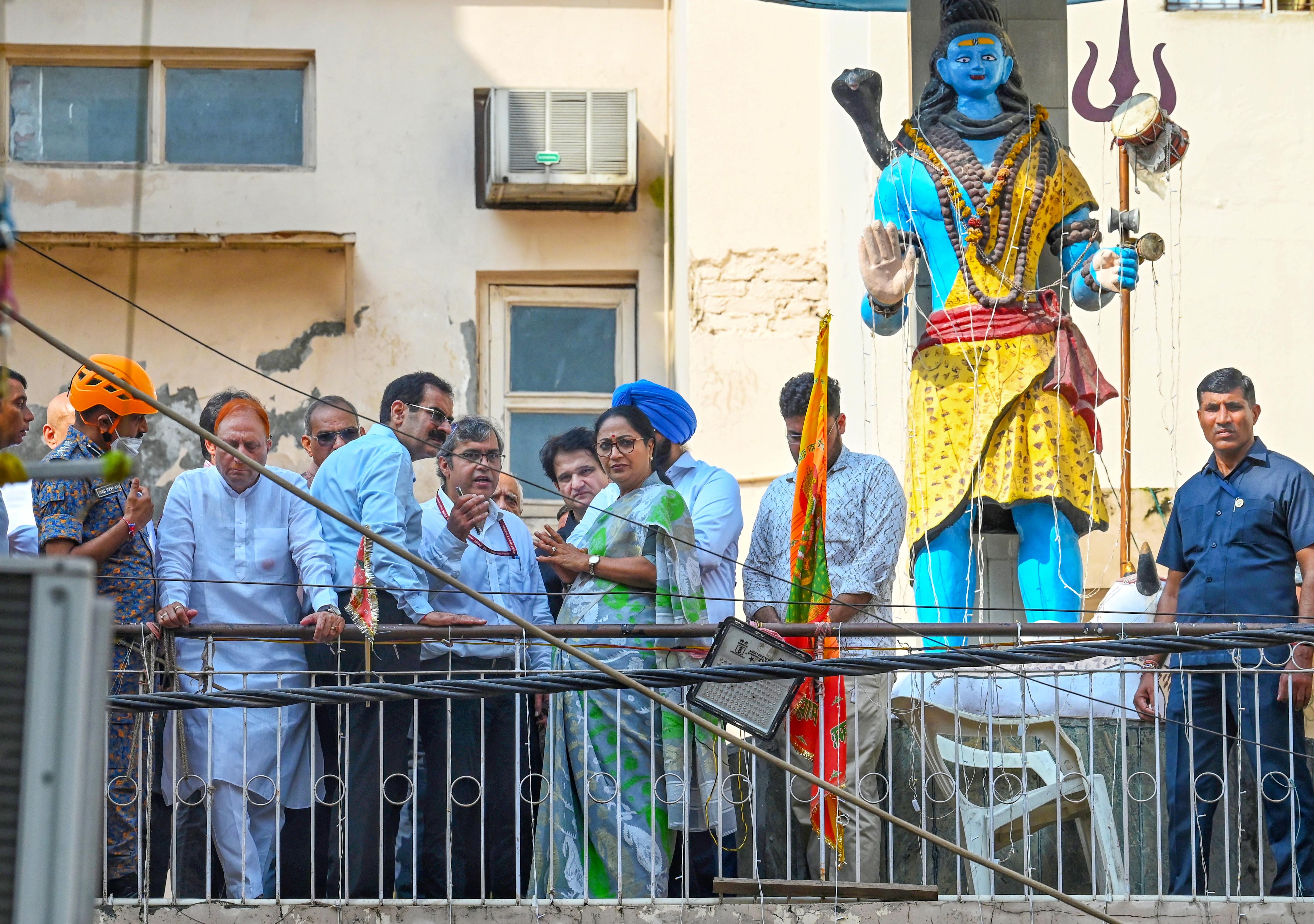 Delhi chief minister Rekha Gupta is seen with Municipal Corporation of Delhi (MCD) Commissioner Sanjeev Khirwar during her visit to the site of a collapsed building in Satya Niketan, on Monday (Vipin Kumar/Hindustan Times)