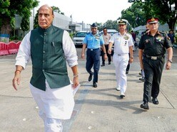 শ্রীলঙ্কার পথে রাজনাথ সিং। (ছবি সৌজন্যে এএনআই)
