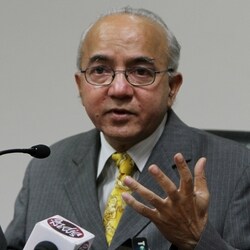 Rakesh Mehta held several important posts in the Delhi government and the Municipal Corporation of Delhi (MCD) during his career.