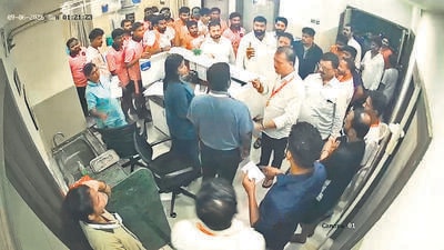 A group of Shiv Sena functionaries allegedly assaulted and abused staff at the Relief Hospital in Palghar on September 5 following a dispute over the treatment and discharge of injured Govindas during Dahi Handi celebrations.