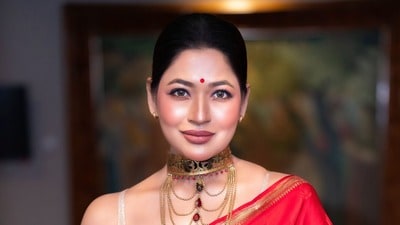 ইতালিতে বাঁধনের উপর পচা ডিম হামলা, 'জুলাই জঙ্গি' কটাক্ষ করে শারীরিক হেনস্থা ইতালিতে বাঁধনের উপর পচা ডিম হামলা, 'জুলাই জঙ্গি' কটাক্ষ করে শারীরিক হেনস্থা