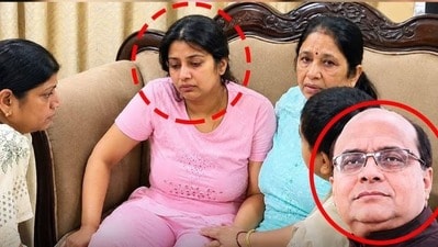 শ্বশুরকে খুনের জন্য সুপারি, পুলিশের জালে পুত্রবধূ (সৌজন্যে টুইটার) শ্বশুরকে খুনের জন্য সুপারি, পুলিশের জালে পুত্রবধূ (সৌজন্যে টুইটার)