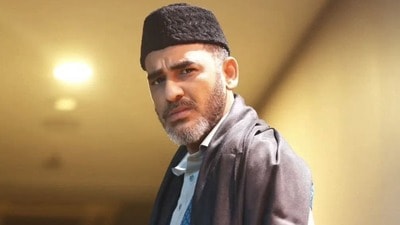 ‘ওই ছাগেস্বর না বালেস্বরকে বললে এই কৃমিটার খুব গায়ে লাগে..’, ট্রোলারকে ঋত্বিক