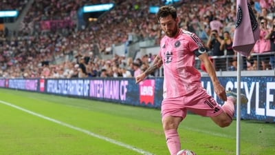 Inter Miami CF forward Lionel Messi (10) shoots a corner kick against Atlanta United during the first half at Nu Stadium (IMAGN IMAGES via Reuters Connect)