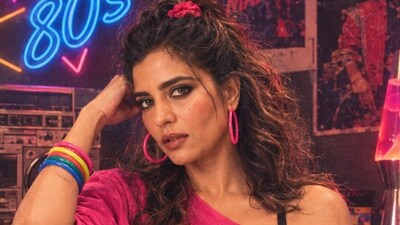 <p>సంక్రాంతికి వస్తున్నాం సినిమాతో భాగ్యంగా తెలుగు ఆడియన్స్ కు చేరువైంది ఐశ్వర్యా రాజేష్. ఏఐతో ఇలా గ్లామర్ పిక్స్ క్రియేట్ చేసి తన ఇన్ స్టాలో పోస్టు చేసింది. </p> (instagram) <p>సంక్రాంతికి వస్తున్నాం సినిమాతో భాగ్యంగా తెలుగు ఆడియన్స్ కు చేరువైంది ఐశ్వర్యా రాజేష్. ఏఐతో ఇలా గ్లామర్ పిక్స్ క్రియేట్ చేసి తన ఇన్ స్టాలో పోస్టు చేసింది. </p> (instagram)
