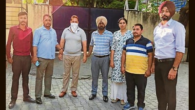 The ASI (third from left) in the custody of vigilance bureau officials. (HT Photo) The ASI (third from left) in the custody of vigilance bureau officials. (HT Photo)