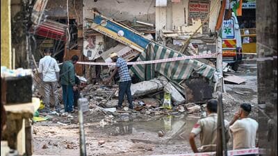 The collapse site at Satya Niketan. (Sanchit Khanna/HT Photo) The collapse site at Satya Niketan. (Sanchit Khanna/HT Photo)
