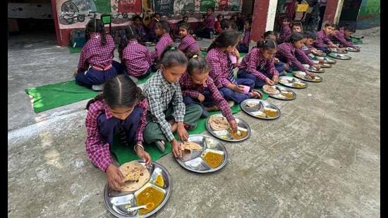 Deputy district education officer (elementary) Manoj Kumar said replacement cooks and helpers had been arranged at a few schools across the district. (HT File)
