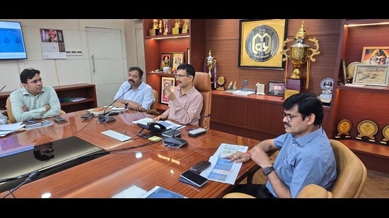 Meeting chaired by Lucknow divisional commissioner Vijay Vishwas Pant at the Lucknow Development Authority’s (LDA) Parijat auditorium on Monday (Sourced)