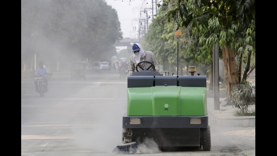 Noida Authority cited mechanical road sweeping, water sprinkling, dust control and pollution monitoring among measures behind the improved ranking. (HT)