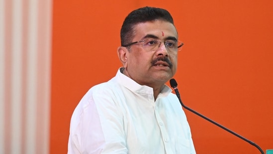 West Bengal chief minister Suvendu Adhikari told the meeting that the pilot made repeated attempts to land.