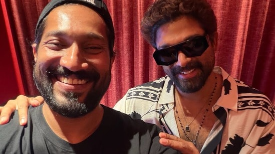 Allu Arjun: అల్లు అర్జున్తో సెల్ఫీ దిగి తెగ మురిసిపోయిన మలయాళ బ్లాక్బస్టర్ మూవీ డైరెక్టర్.. ఫ్యాన్ బాయ్ మూమెంట్ అంటూ..