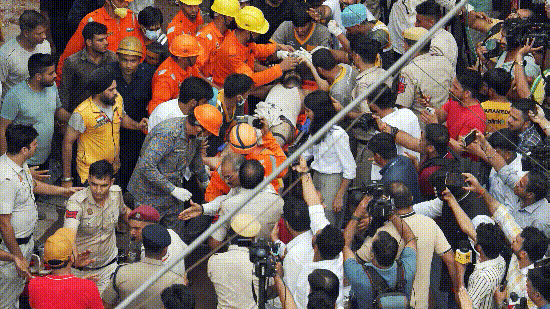Delhi building collapse news LIVE updates: Police officials stated in a statement that the rescue operations have ended with a total of 12 people rescued.