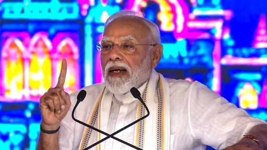 Prime Minister Narendra Modi addresses the inauguration and foundation stone laying of  <span class='webrupee'>₹</span>35,000 crore development projects at an event, in Vadodara, Gujarat
