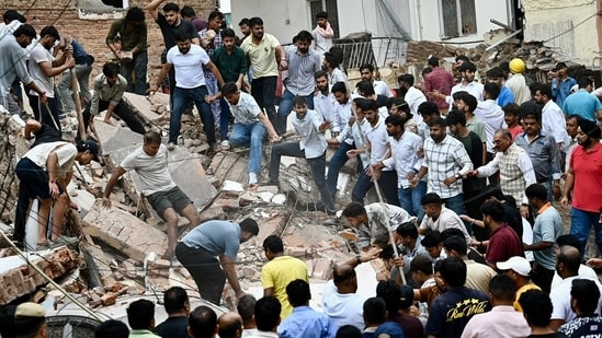 Even when cranes arrived to move bigger chunks of the rubble, the locals and students continued removing the smaller parts to help the rescue mission. (Sanchit Khanna/HT Photo)