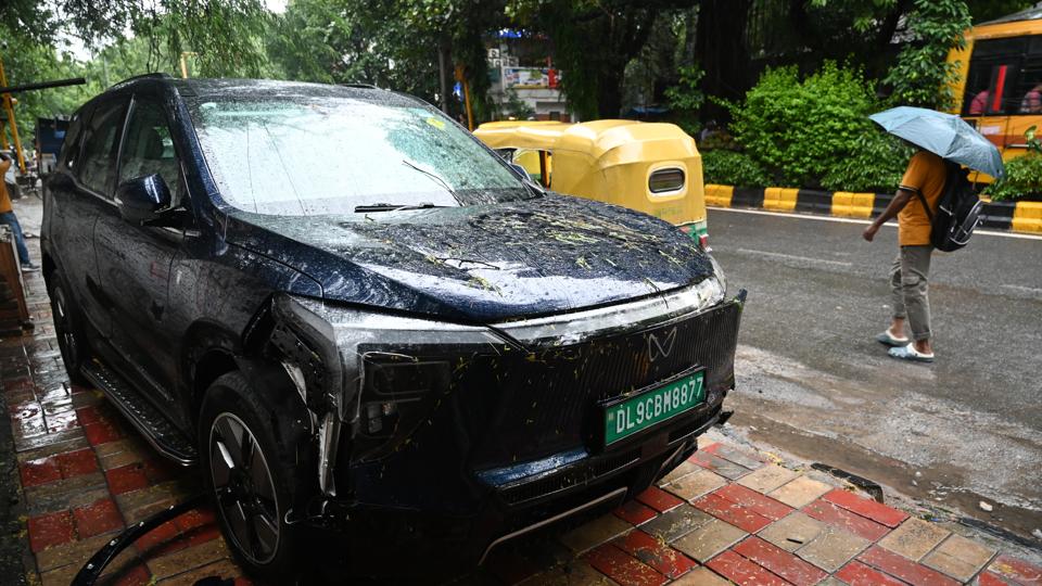 High upfront costs, battery expenses, and charging infrastructure remain key considerations for EV buyers. (Arvind Yadav/ HT Photo) High upfront costs, battery expenses, and charging infrastructure remain key considerations for EV buyers. (Arvind Yadav/ HT Photo)