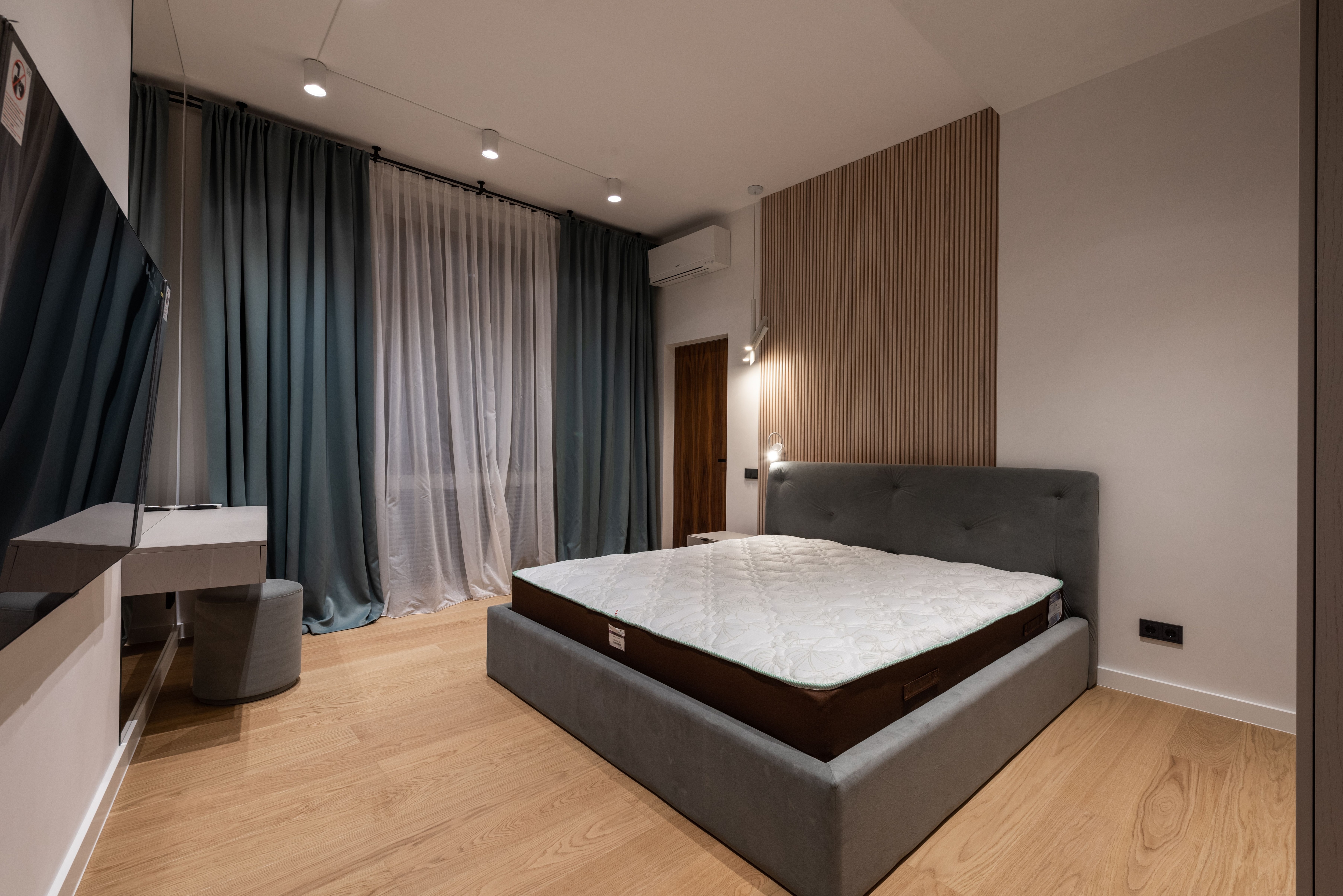 A mattress that is too firm can create pressure points, while one that is too soft may allow the body to sink excessively. (Pexel)