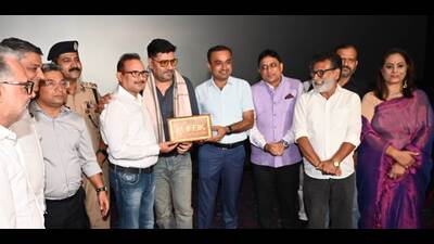 Divisional Commissioner Ramesh Kumar felicitated filmmakers, producers and artists associated with a number of renowned and acclaimed films during the International Film Festival Jammu & Kashmir (IIFJK) event organised at Wave Mall here on Tuesday evening.
