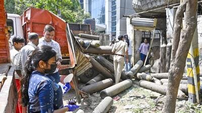 Forensic officials at the site of the blast. (Sanjeev Verma/HT Photo) Forensic officials at the site of the blast. (Sanjeev Verma/HT Photo)