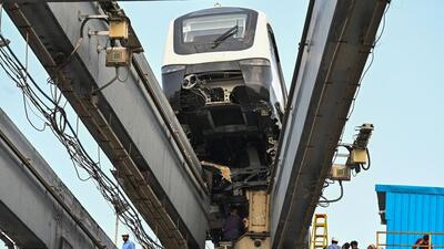 MMRDA is exploring the idea of setting up a safety net under the monorail’s elevated track to prevent any loose material from falling onto citizens and passing traffic. (Raju Shinde/HT Photo)