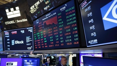 US stocks fall as oil prices cross $100 and Fed rate hike bets rise. (Photo by Michael M. Santiago / GETTY IMAGES NORTH AMERICA / Getty Images via AFP) (Getty Images via AFP) US stocks fall as oil prices cross $100 and Fed rate hike bets rise. (Photo by Michael M. Santiago / GETTY IMAGES NORTH AMERICA / Getty Images via AFP) (Getty Images via AFP)