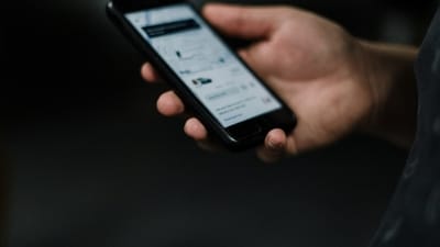 The woman also shared a screenshot of the exchange where the delivery partner starts texting her with a hello, asks her how she is and then drops an ‘I love you" message. (Photo for representation) (Unsplash) The woman also shared a screenshot of the exchange where the delivery partner starts texting her with a hello, asks her how she is and then drops an ‘I love you" message. (Photo for representation) (Unsplash)
