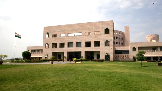 An ISB alumnus reveals how he negotiated to increase his salary offer. 