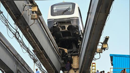 MMRDA is exploring the idea of setting up a safety net under the monorail’s elevated track to prevent any loose material from falling onto citizens and passing traffic. (Raju Shinde/HT Photo)