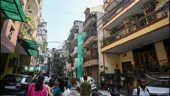 The demand for student housing that has caused several localities such as Satya Niketan near the DU south campus and Kingsway Camp near north campus, with their densely-packed, regulation-flouting housing, to become preferred addresses for students. (Sanchit Khanna/HT Photo)