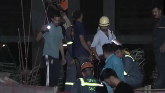 Local sites reached the site after the crash was heard in the neighbourhood, with emergency teams arriving soon after.