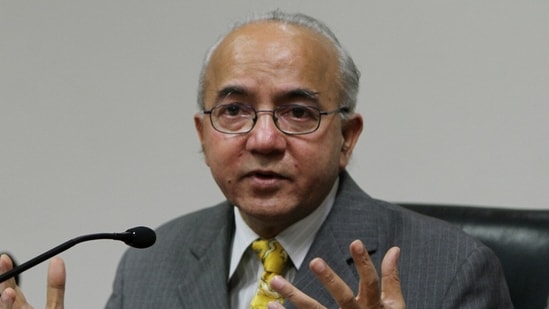 Rakesh Mehta held several important posts in the Delhi government and the Municipal Corporation of Delhi (MCD) during his career.