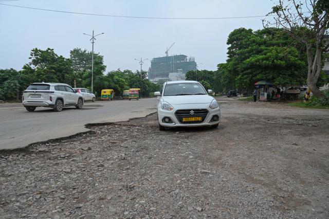 The cratered main road in Sushant Lok-3, Sector 57 on Tuesday. (Parveen Kumar/HT) The cratered main road in Sushant Lok-3, Sector 57 on Tuesday. (Parveen Kumar/HT)