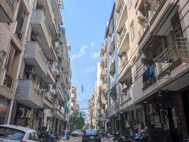 Several buildings exceeded permitted floors or operated along narrow roads, while some PGs had no extinguishers, sprinklers or exterior fire escapes. (Parveen Kumar/HT) Several buildings exceeded permitted floors or operated along narrow roads, while some PGs had no extinguishers, sprinklers or exterior fire escapes. (Parveen Kumar/HT)