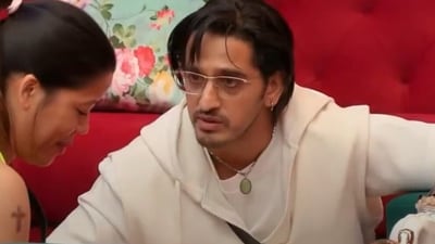 Qazi Touqeer has a hilarious definition of Situationship and Benching. Qazi Touqeer has a hilarious definition of Situationship and Benching.