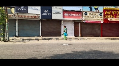 A market wears a deserted look in Jalandhar amid the bandh. (HT)