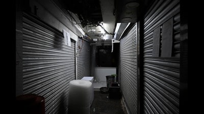 A view of a sealed shop in the basement of Kucha Mahajani, Chandni Chowk in Delhi on Thursday. (Sanjeev Verma/Hindustan Times) A view of a sealed shop in the basement of Kucha Mahajani, Chandni Chowk in Delhi on Thursday. (Sanjeev Verma/Hindustan Times)