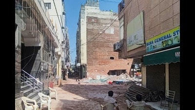 An initial survey following Sunday’s deadly building collapse identifying at least 20 other multi-storey buildings in the area that appear to require a fire NOC but have never applied for one. (Vipin Kumar/Hindustan Times)