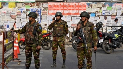 ঢাকা ক্যান্টনমেন্টের দফতরে হওয়া এই বৈঠকে দুই দেশের সামরিক সহযোগিতা, প্রশিক্ষণ, দুর্যোগ মোকাবিলা এবং আঞ্চলিক নিরাপত্তা নিয়ে আলোচনা হয়।
