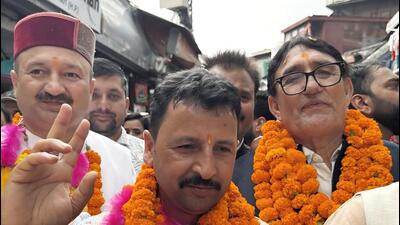 Bhupendra Singh Sisodia (centre) and Bharat Singh Kalanta (right) after being elected chairperson and vice-chairperson, respectively, of the zila parishad in Shimla on Thursday. (HT Photo) Bhupendra Singh Sisodia (centre) and Bharat Singh Kalanta (right) after being elected chairperson and vice-chairperson, respectively, of the zila parishad in Shimla on Thursday. (HT Photo)