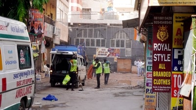 Delhi building collapse LIVE: Municipal Corporation of Delhi (MCD) personnel arrive to dismantle an unsafe adjacent structure following the deadly multi-storey building collapse tragedy at Satya Niketan, in New Delhi. (PTI)