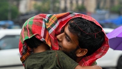 ফের নিম্নচাপের ভ্রুকুটি! দক্ষিণবঙ্গে ভারী বৃষ্টির পূর্বাভাস (Hindustan Times) ফের নিম্নচাপের ভ্রুকুটি! দক্ষিণবঙ্গে ভারী বৃষ্টির পূর্বাভাস (Hindustan Times)