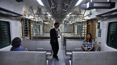 The new trains would have cushioned seats, replacing the steel and carbon fibre seats in existing AC locals, following complaints from railway passenger associations about steel seats becoming extremely cold due to the air-conditioning (HT Photo)