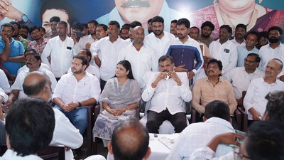 మాజీ మంత్రి బొత్స మాజీ మంత్రి బొత్స