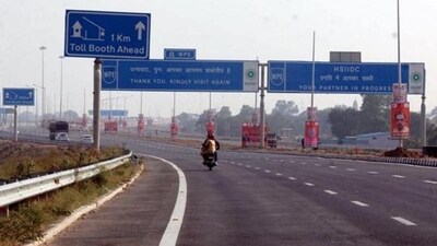 An FIR was registered under BNS sections for negligence and rash driving after the fatal hit-and-run incident on the KMP Expressway. (Yogendra Kumar/HT Photo)