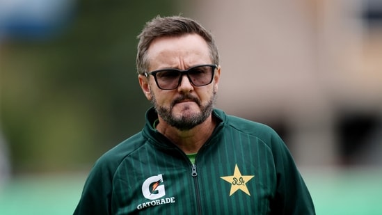 Mike Hesson's loyalty as Pakistan coach questioned by Rashid Latif