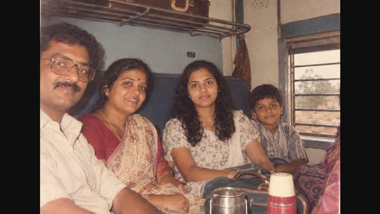 ChatGPT 1980s trend: A scene from a train journey created using AI. (ChatGPT)